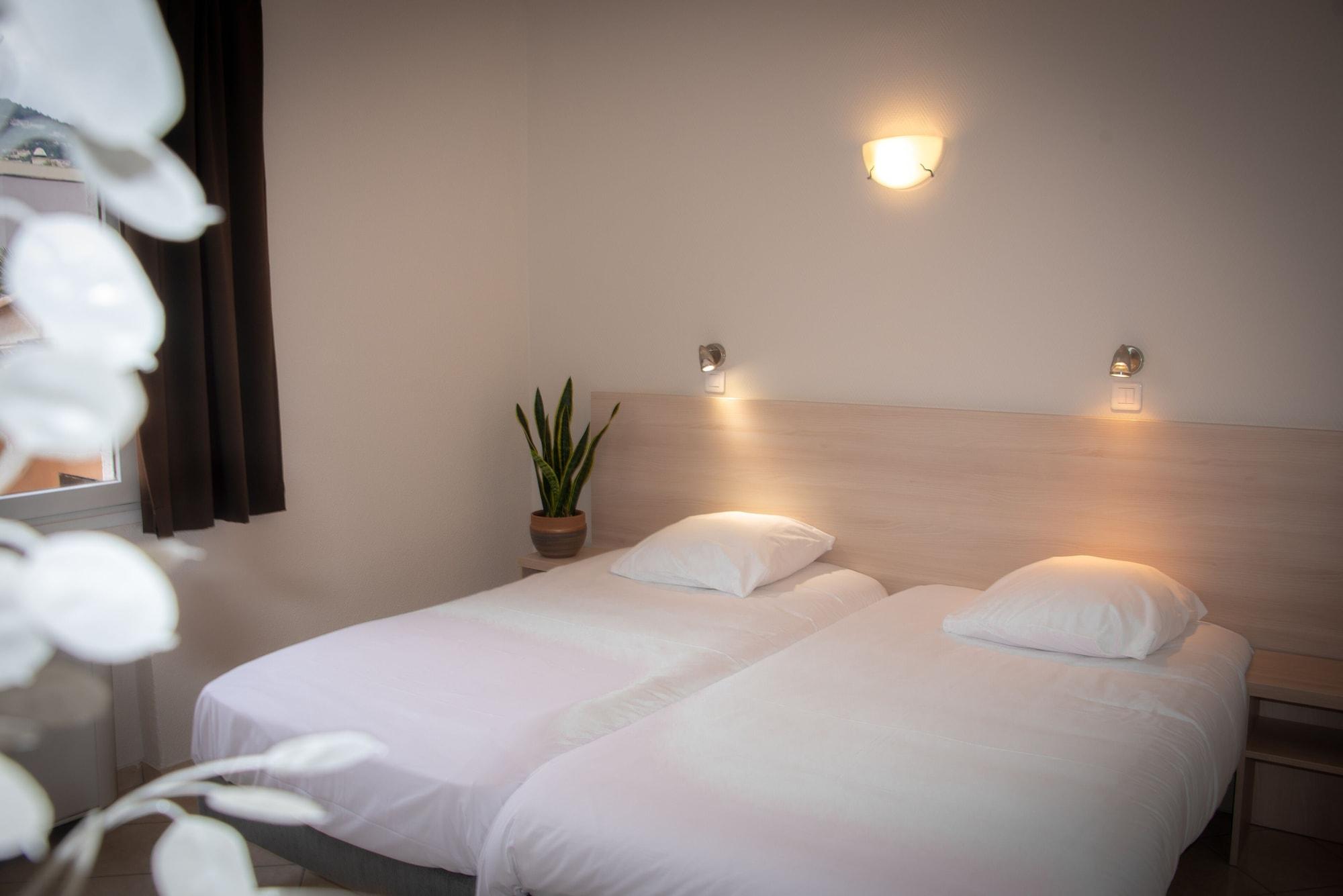 Hotel Et Appartements Reine D'Azur Roquebrune-Cap-Martin Exterior photo