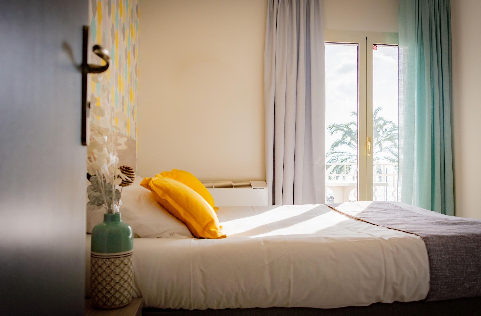 Hotel Et Appartements Reine D'Azur Roquebrune-Cap-Martin Exterior photo