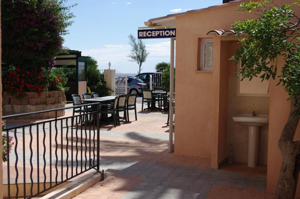 Hotel Et Appartements Reine D'Azur Roquebrune-Cap-Martin Exterior photo
