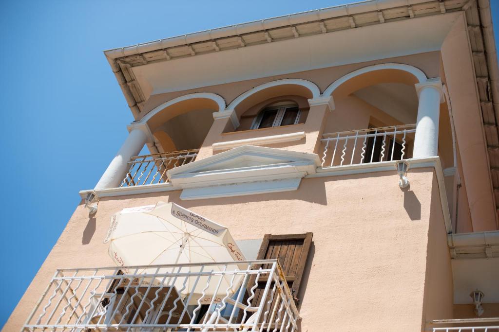 Hotel Et Appartements Reine D'Azur Roquebrune-Cap-Martin Exterior photo