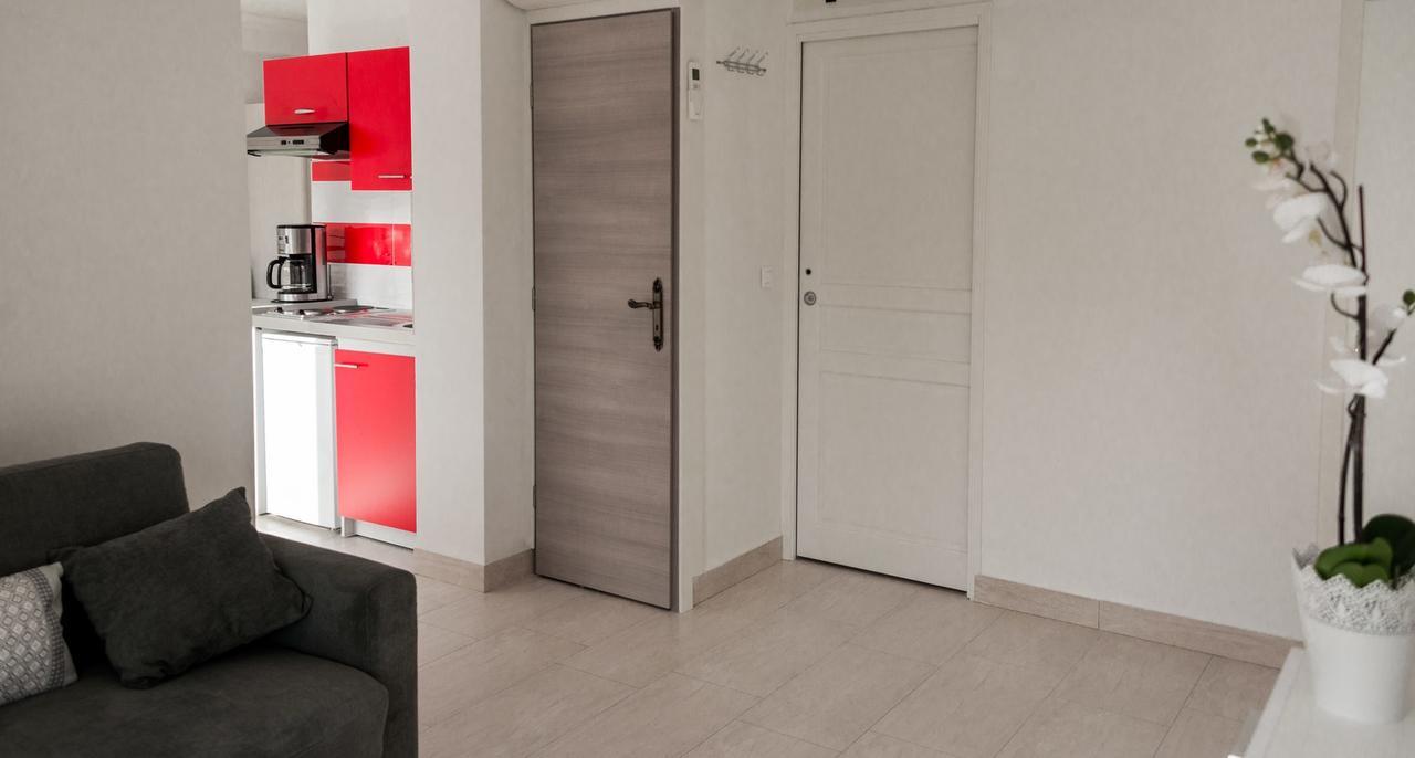 Hotel Et Appartements Reine D'Azur Roquebrune-Cap-Martin Exterior photo