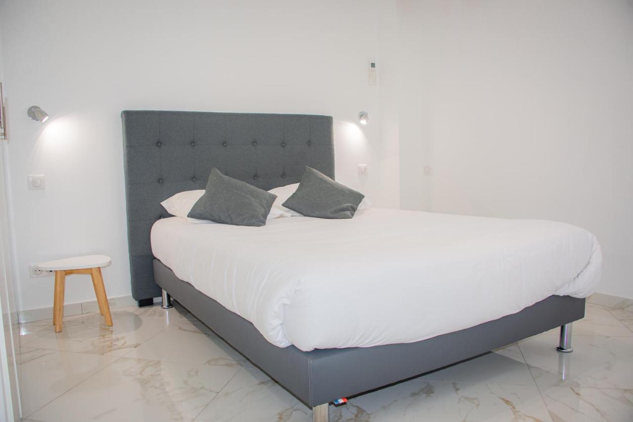 Hotel Et Appartements Reine D'Azur Roquebrune-Cap-Martin Exterior photo